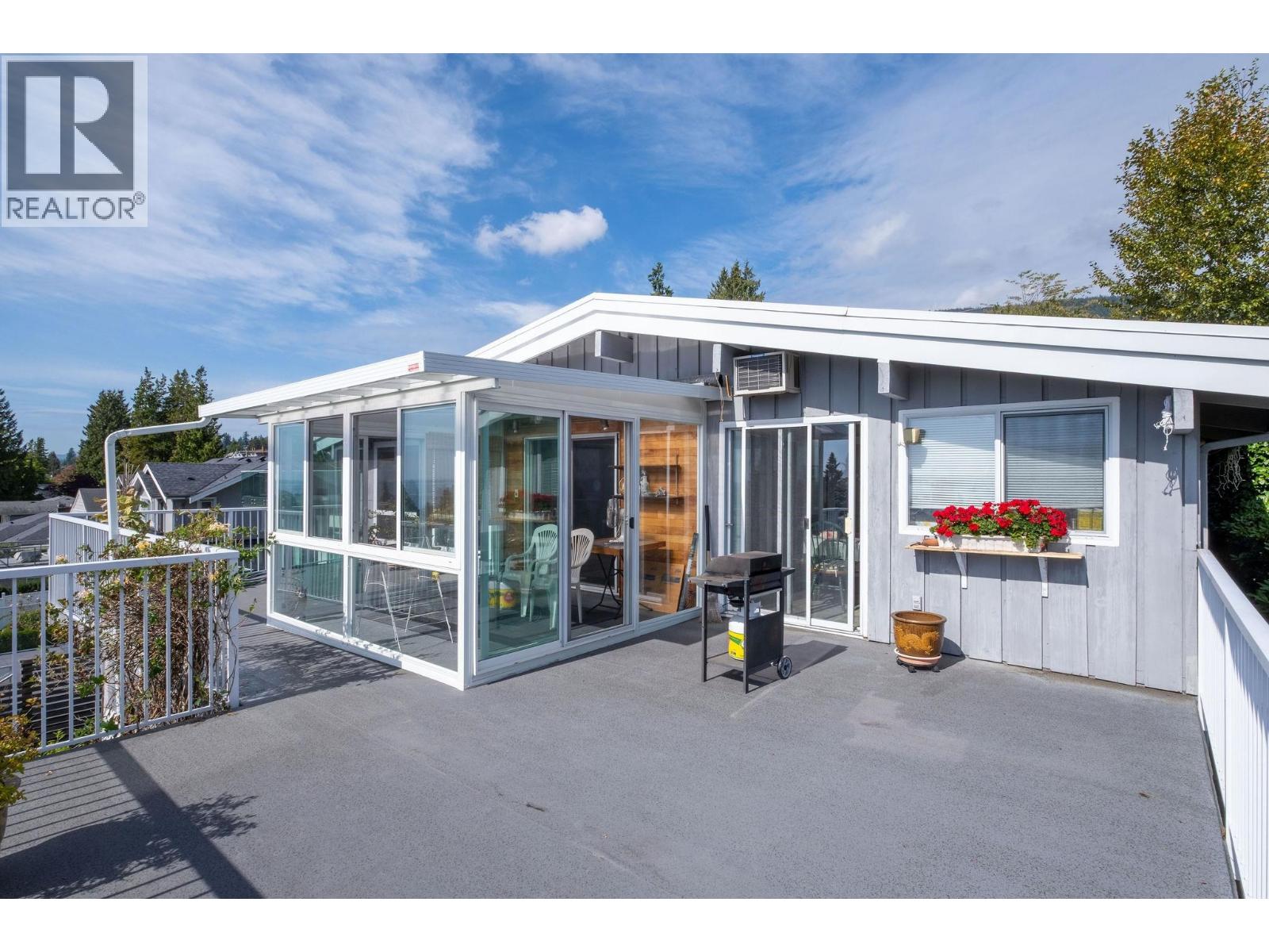 2128 MATHERS AVENUE, West Vancouver