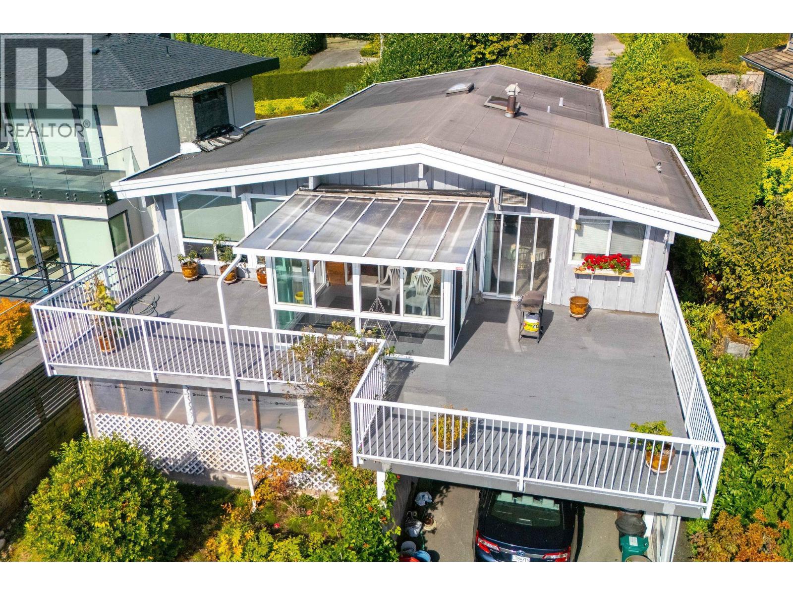 2128 MATHERS AVENUE, West Vancouver
