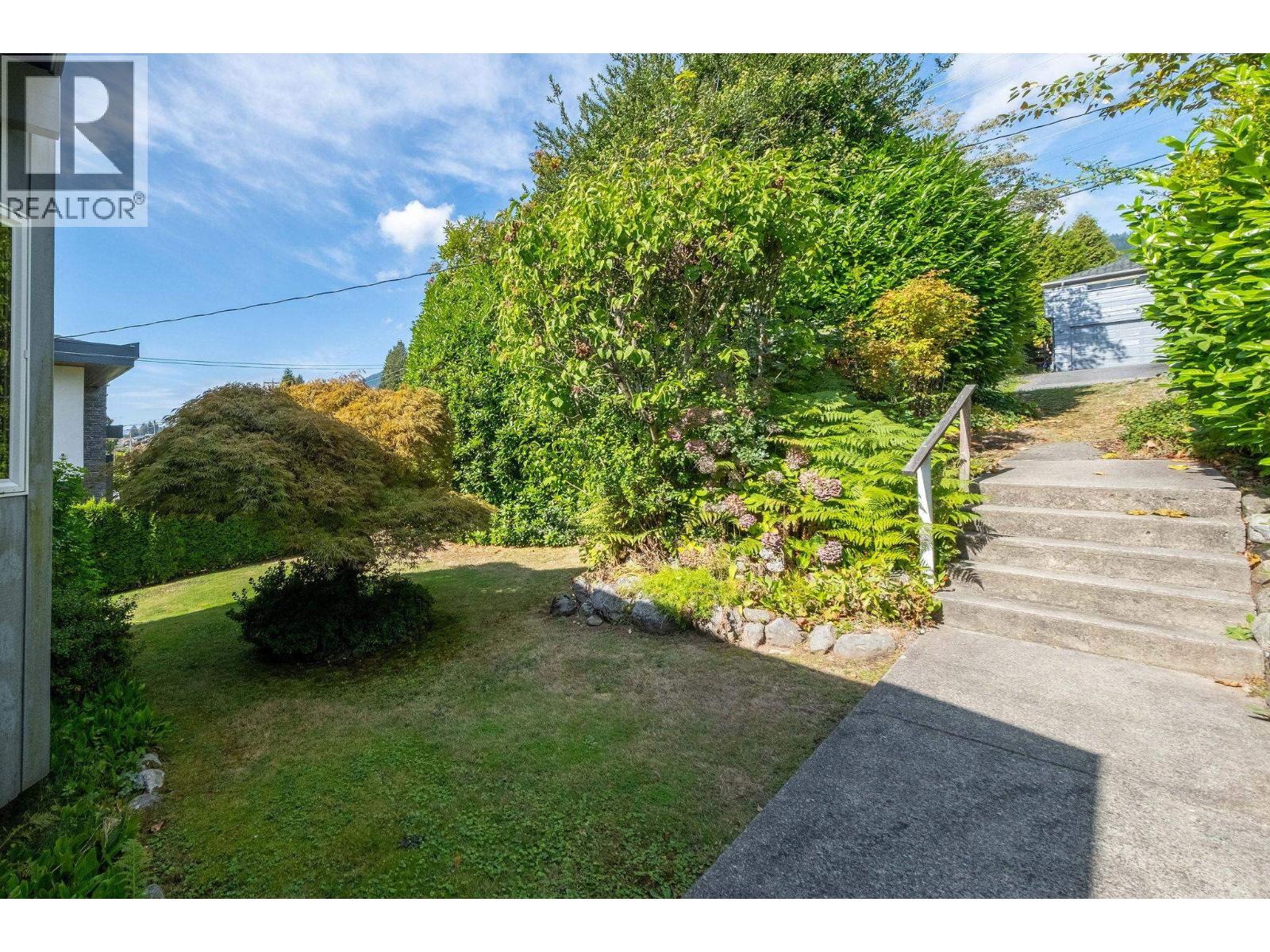 2128 MATHERS AVENUE, West Vancouver