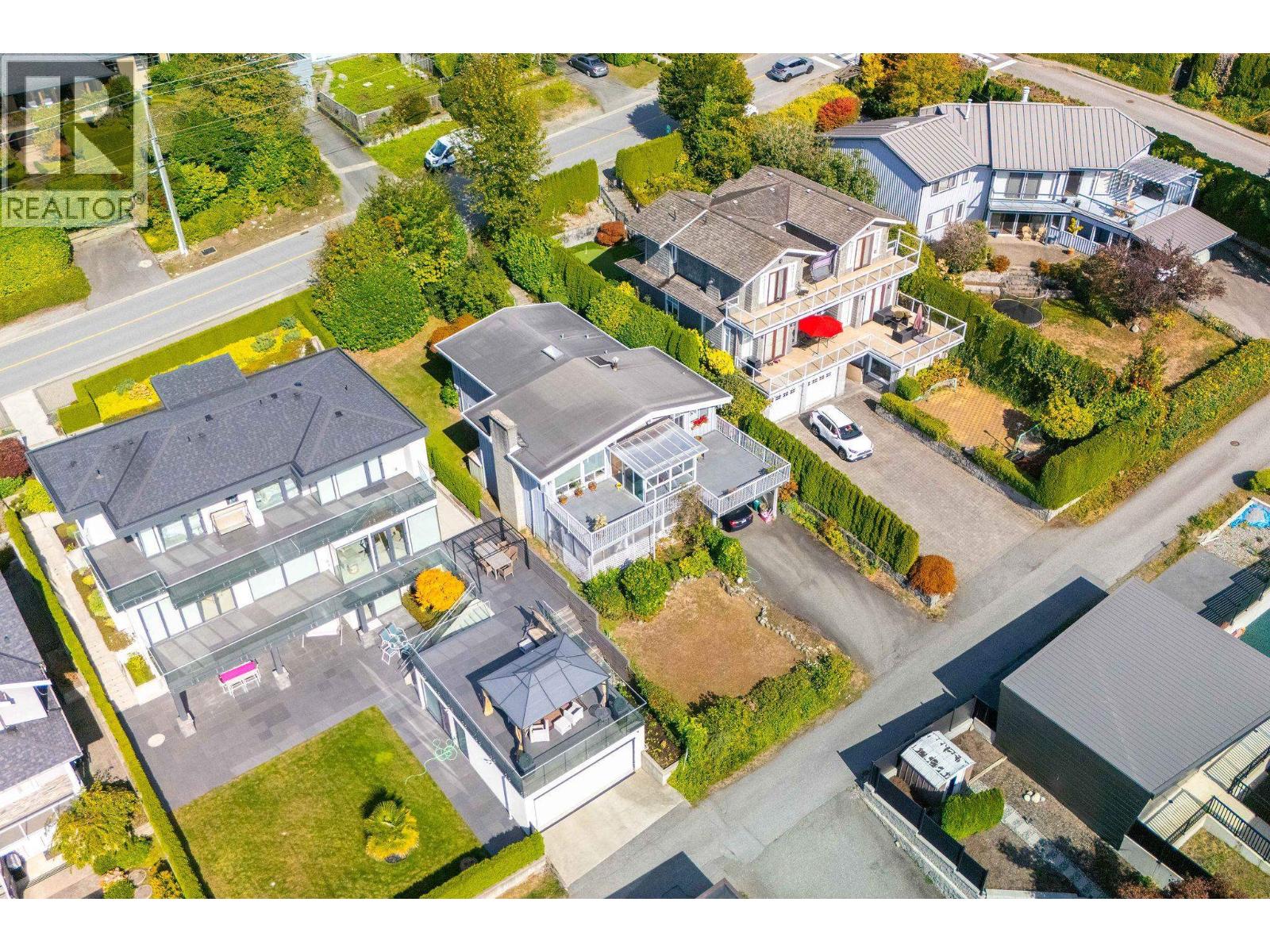 2128 MATHERS AVENUE, West Vancouver