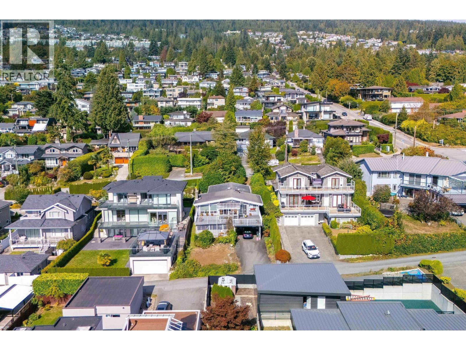 2128 MATHERS AVENUE, West Vancouver