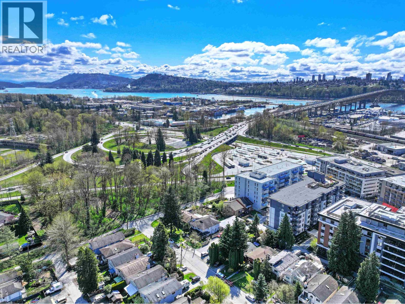 1591 BOND STREET, North Vancouver