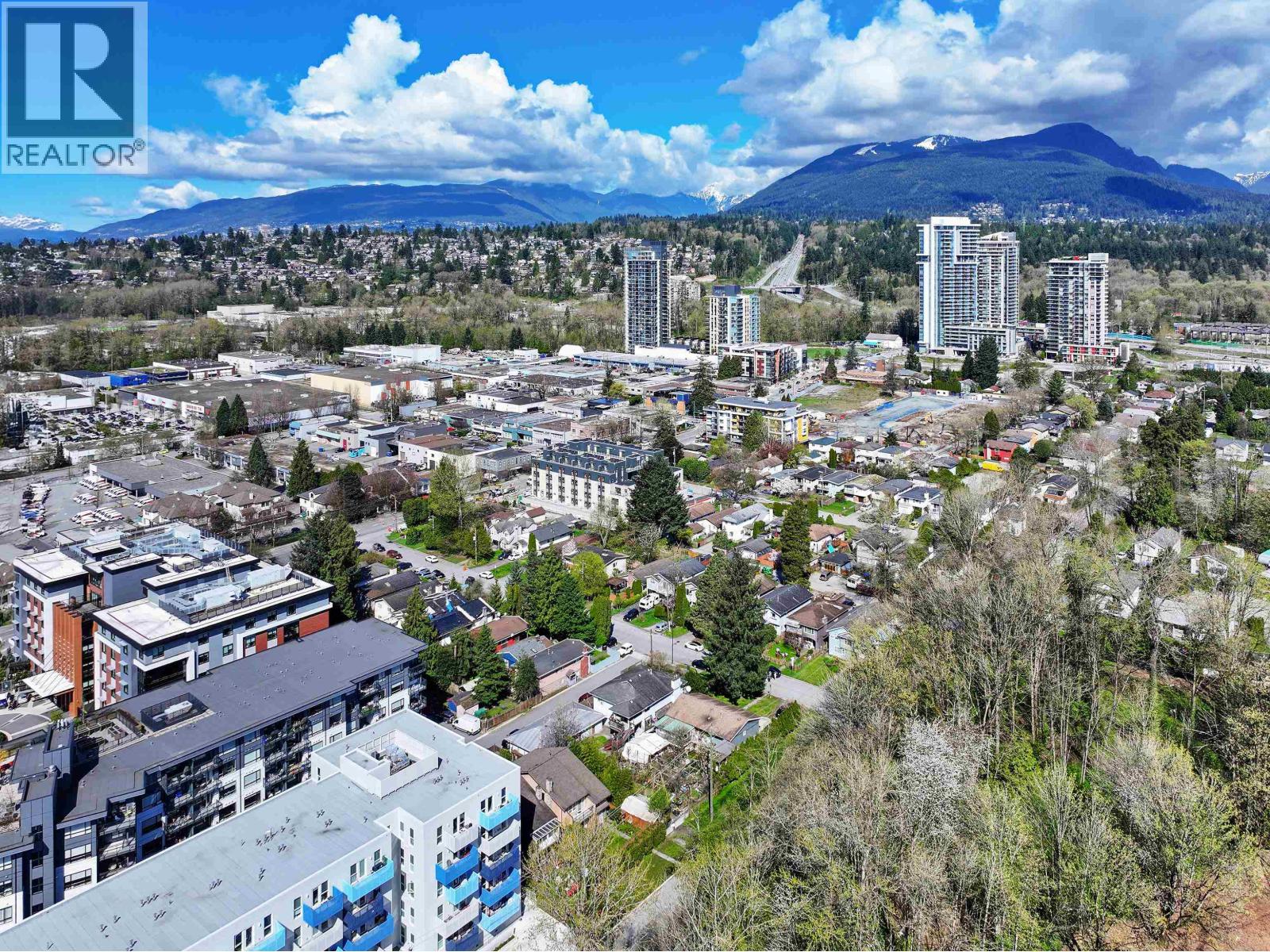 1591 BOND STREET, North Vancouver