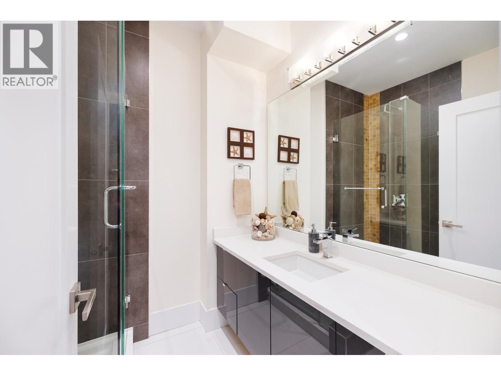 2553 WESTERN AVENUE, North Vancouver