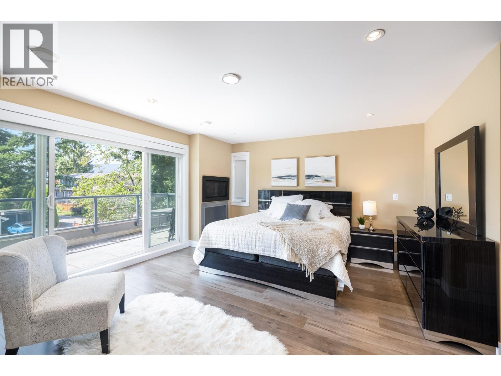 2553 WESTERN AVENUE, North Vancouver