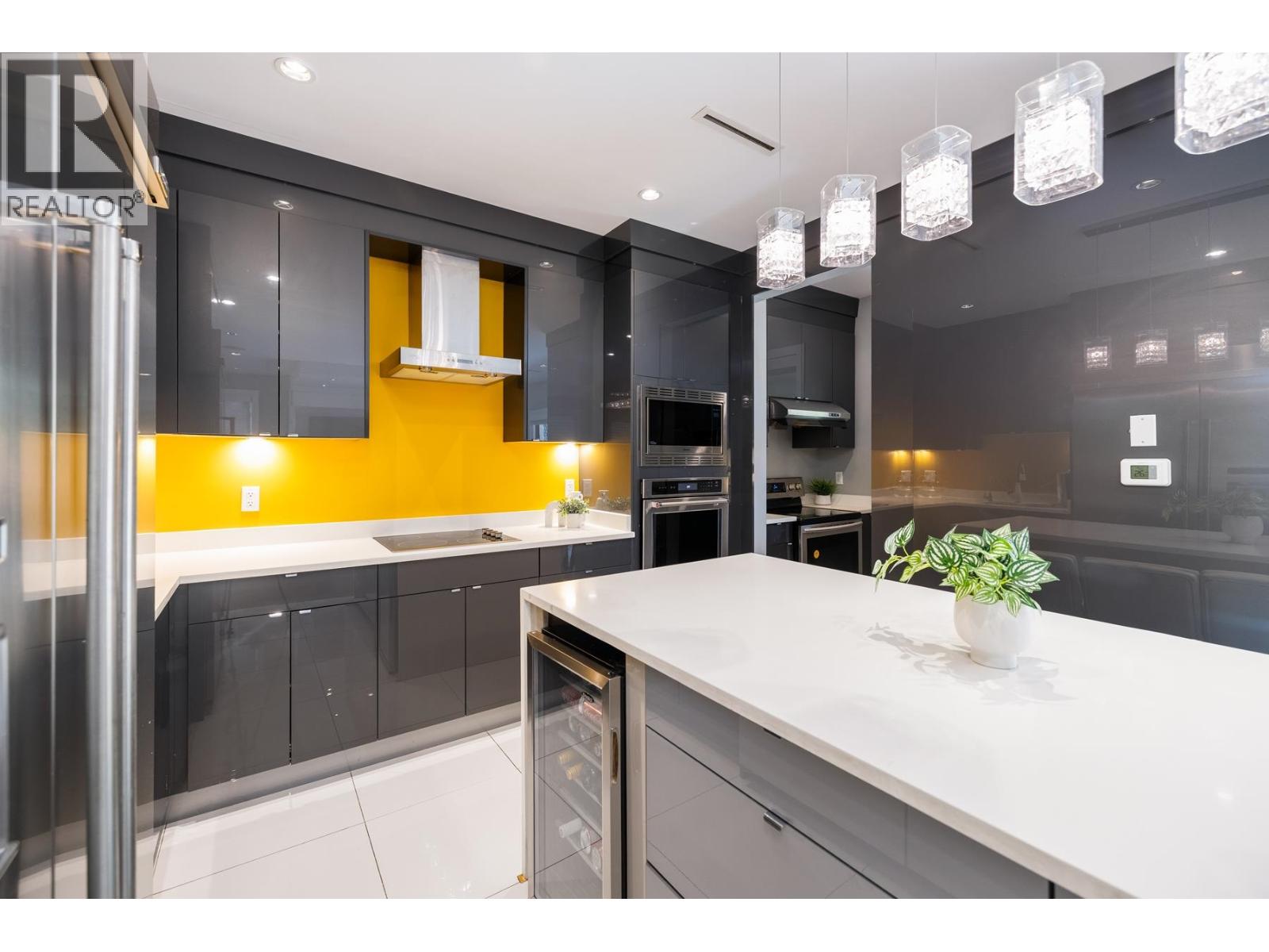 2553 WESTERN AVENUE, North Vancouver
