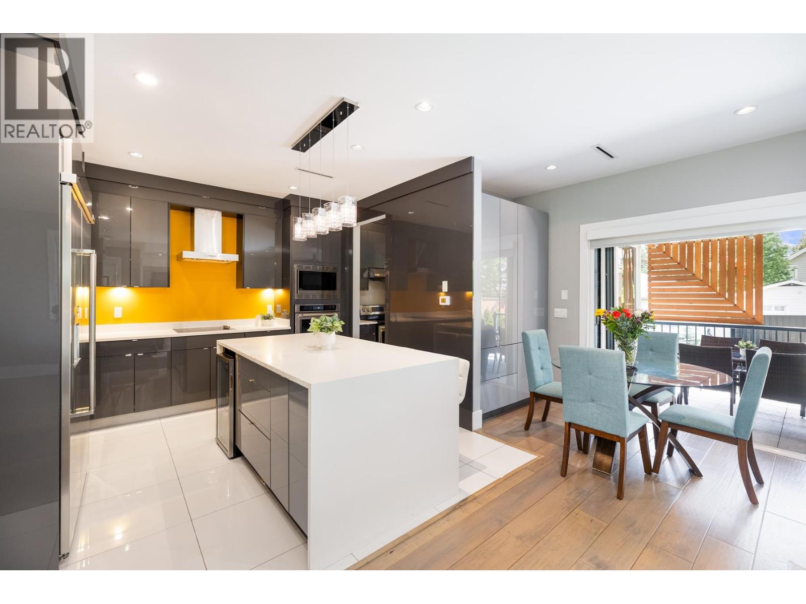 2553 WESTERN AVENUE, North Vancouver