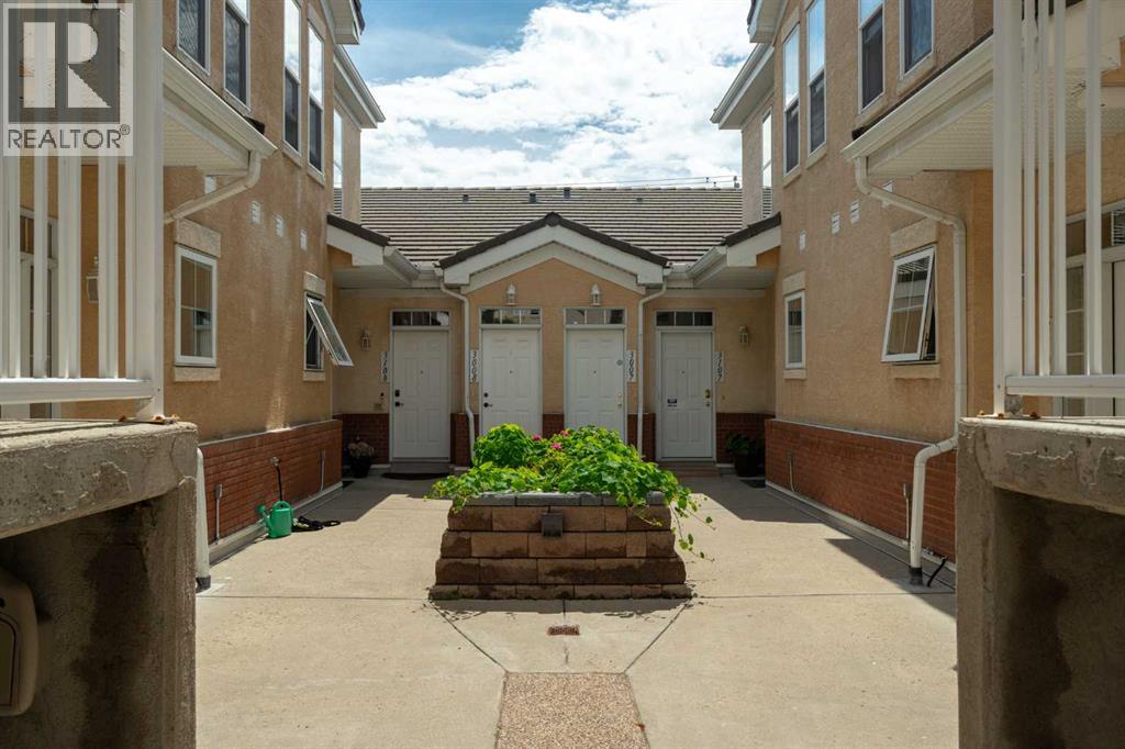Single Family House for Sale in    Street SW Shawnee Slopes Calgary 