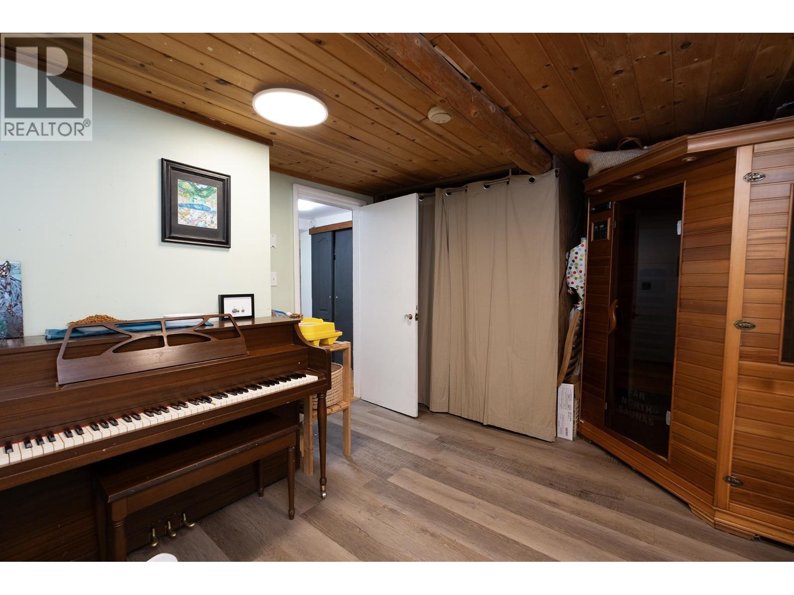 507 PARKER ROAD, Gibsons