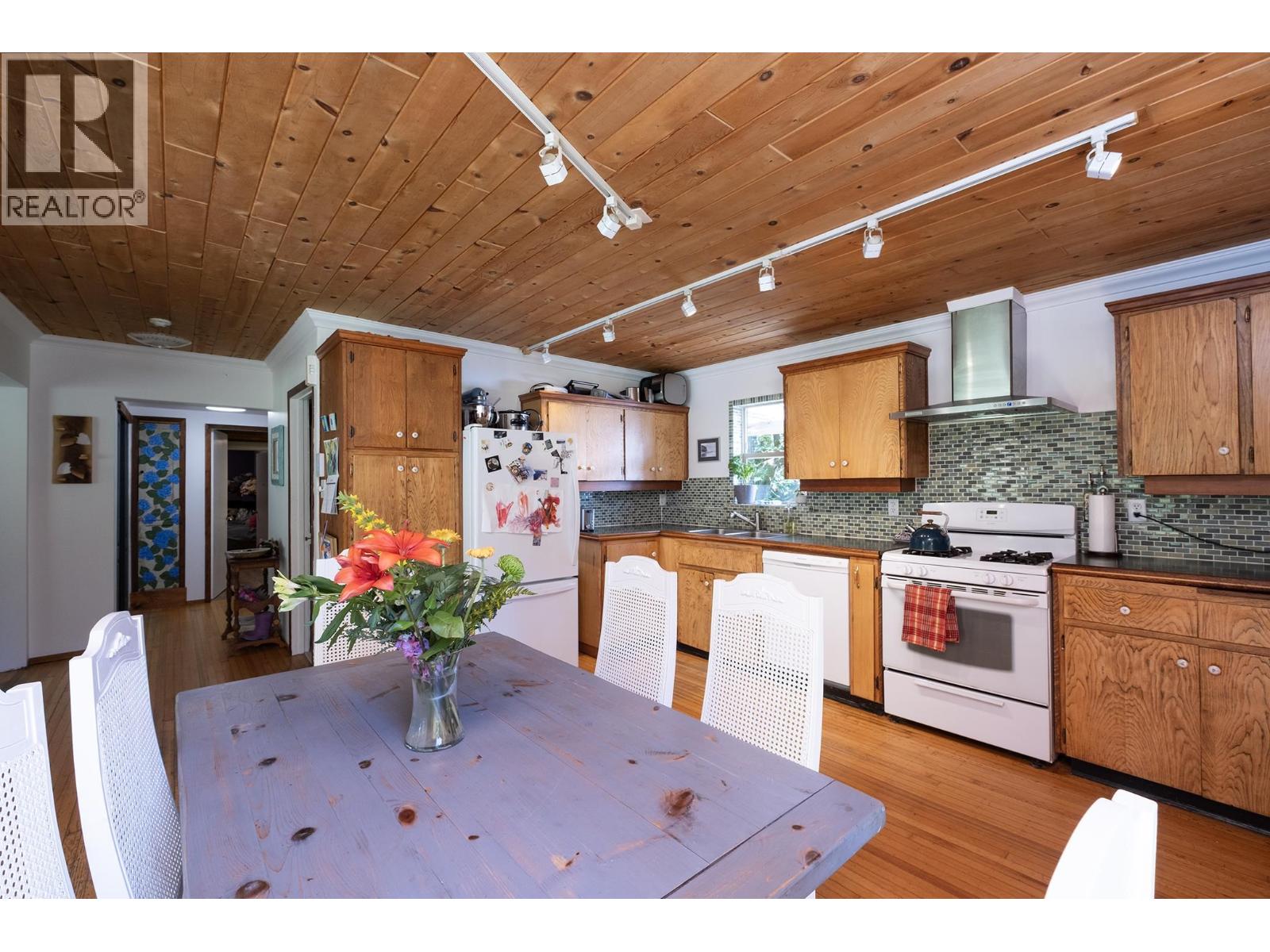 507 PARKER ROAD, Gibsons