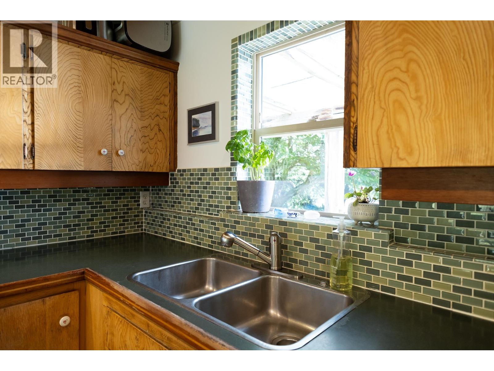 507 PARKER ROAD, Gibsons