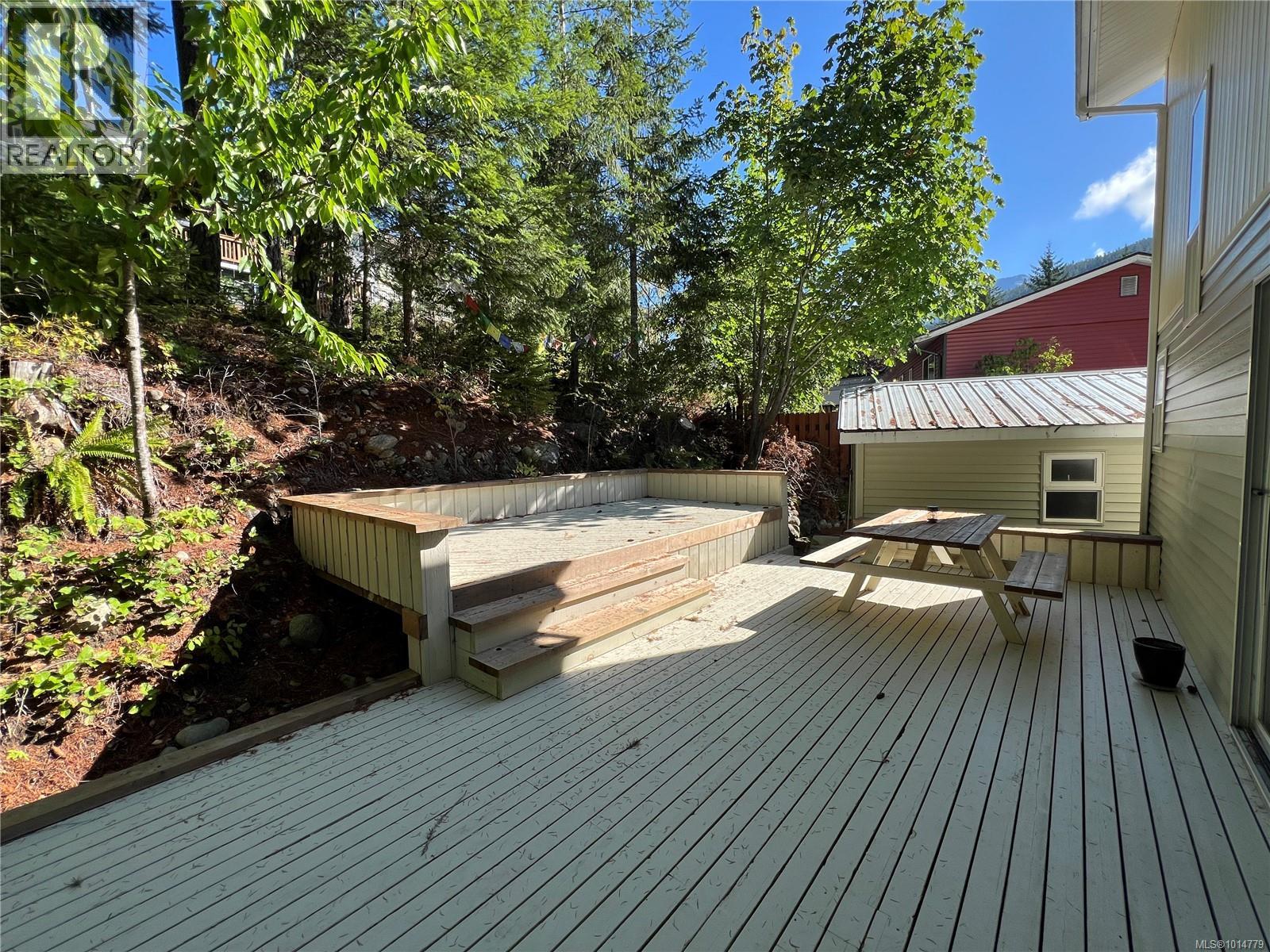 356 Nootka Dr, Gold River