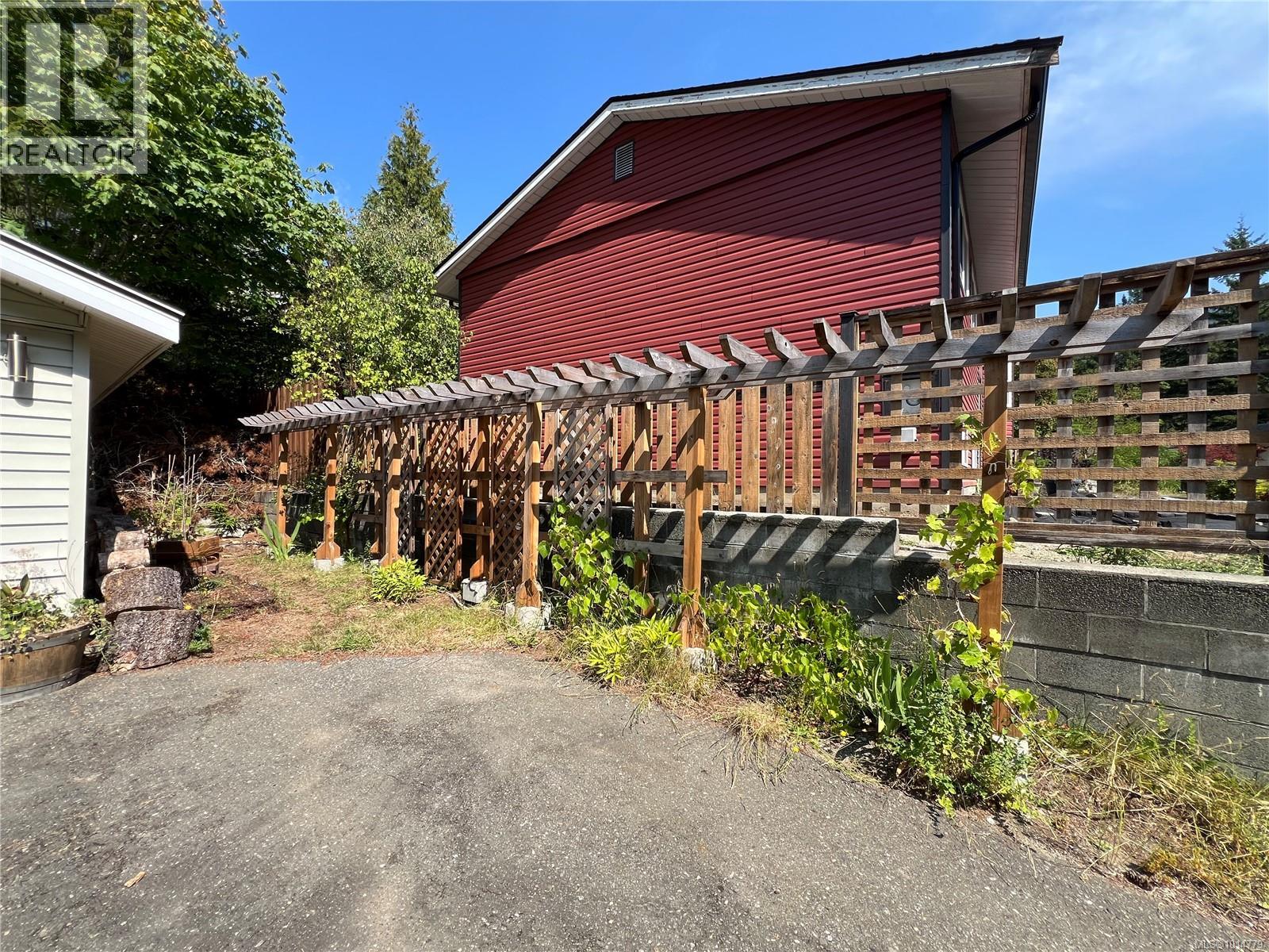 356 Nootka Dr, Gold River