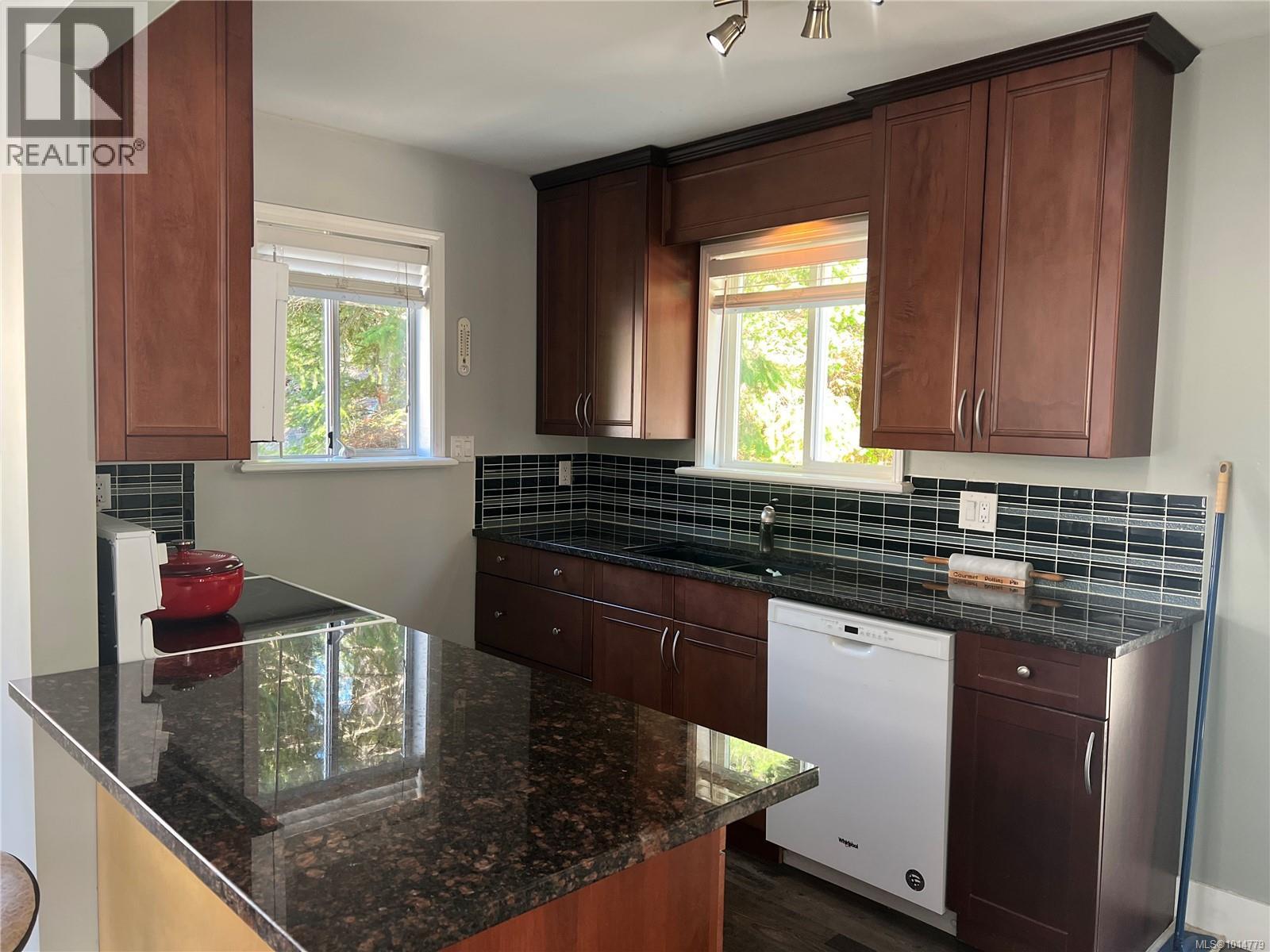 356 Nootka Dr, Gold River
