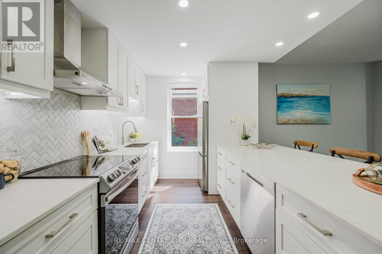 #309 460 WELLINGTON STREET - 12