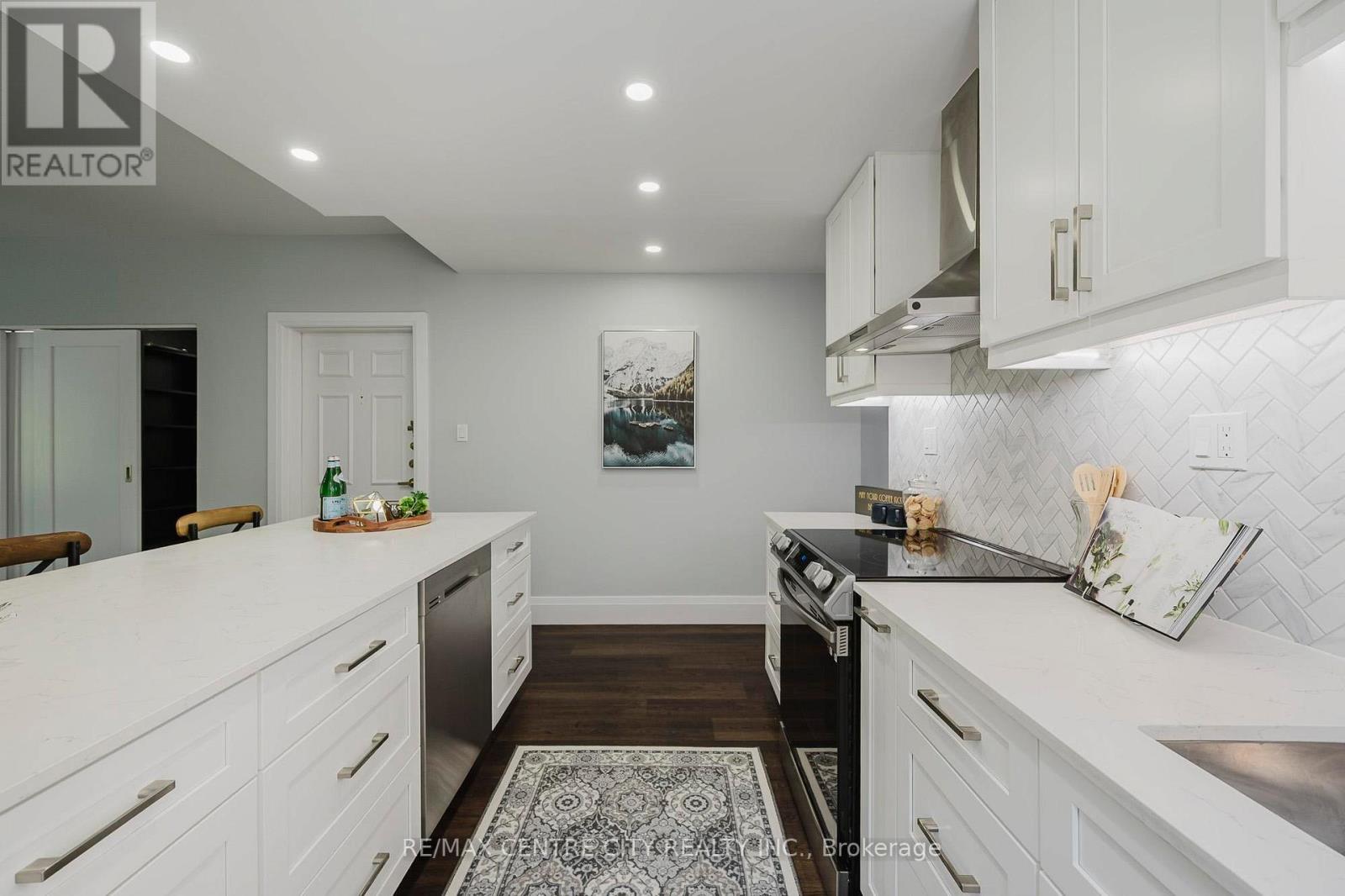 #309 460 WELLINGTON STREET - 13