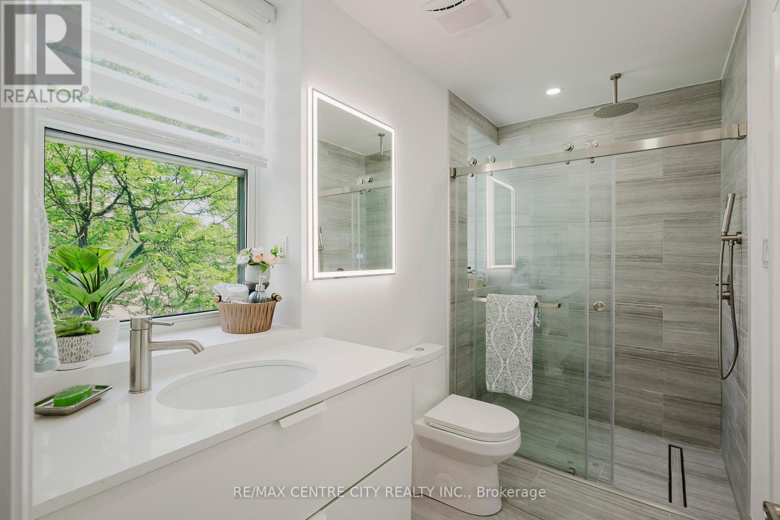 #309 460 WELLINGTON STREET - 5