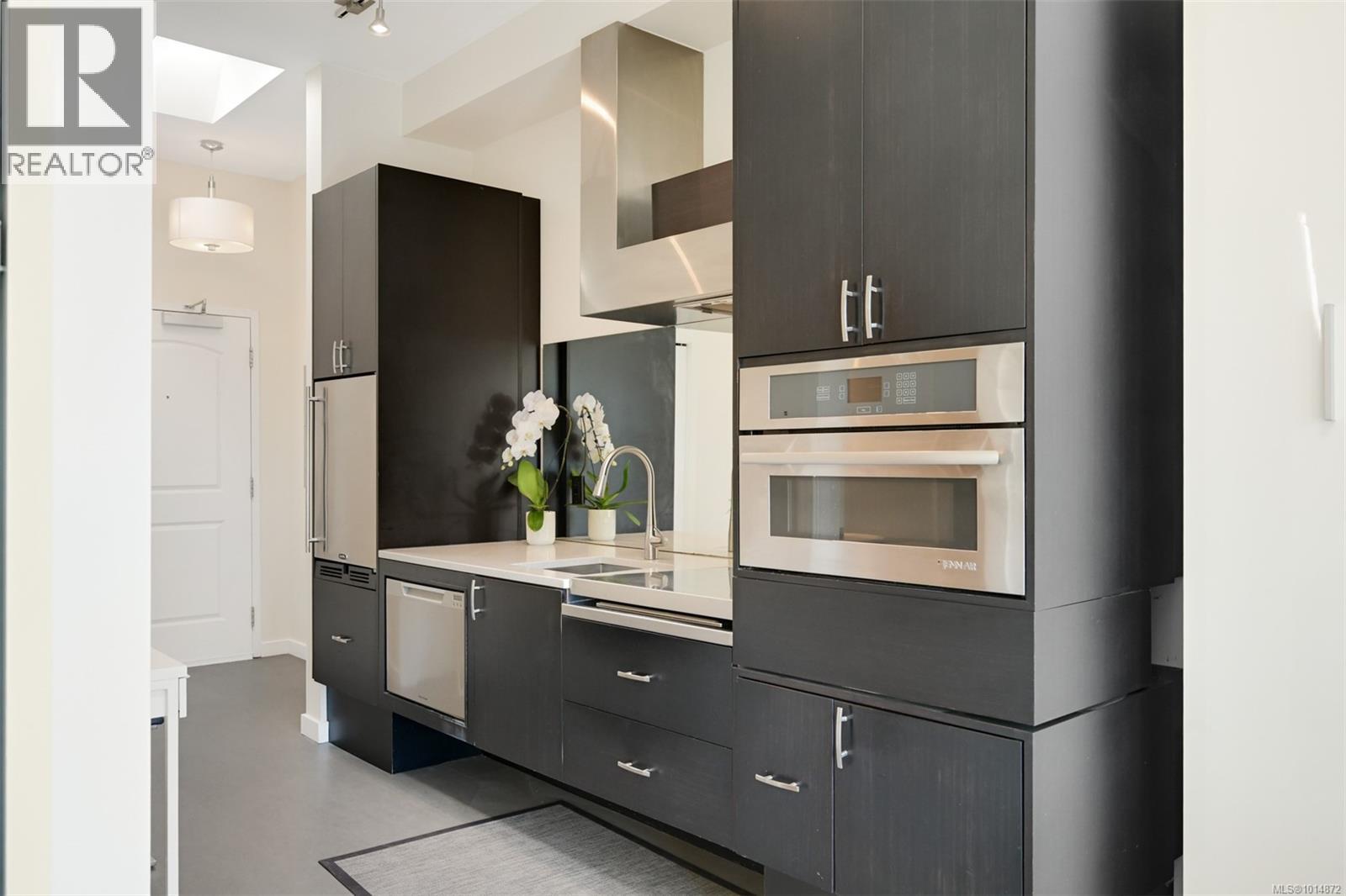 404 1007 Johnson Street, Victoria