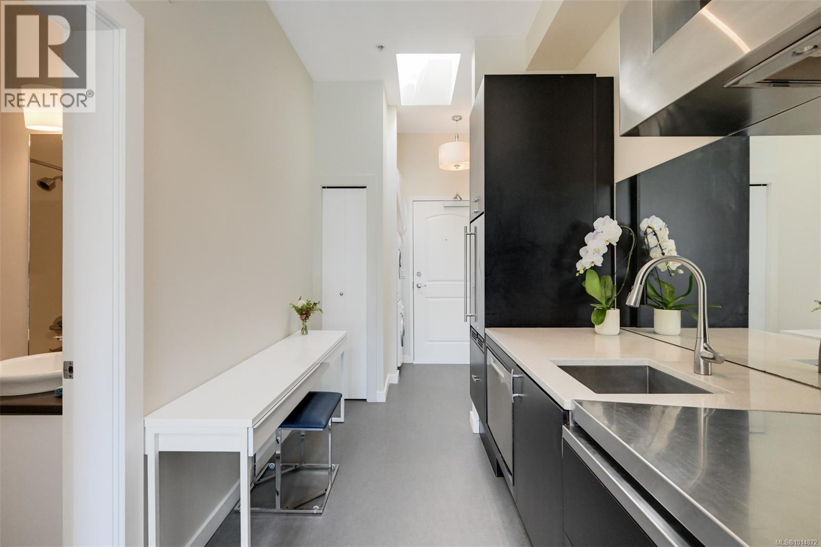 404 1007 Johnson Street, Victoria