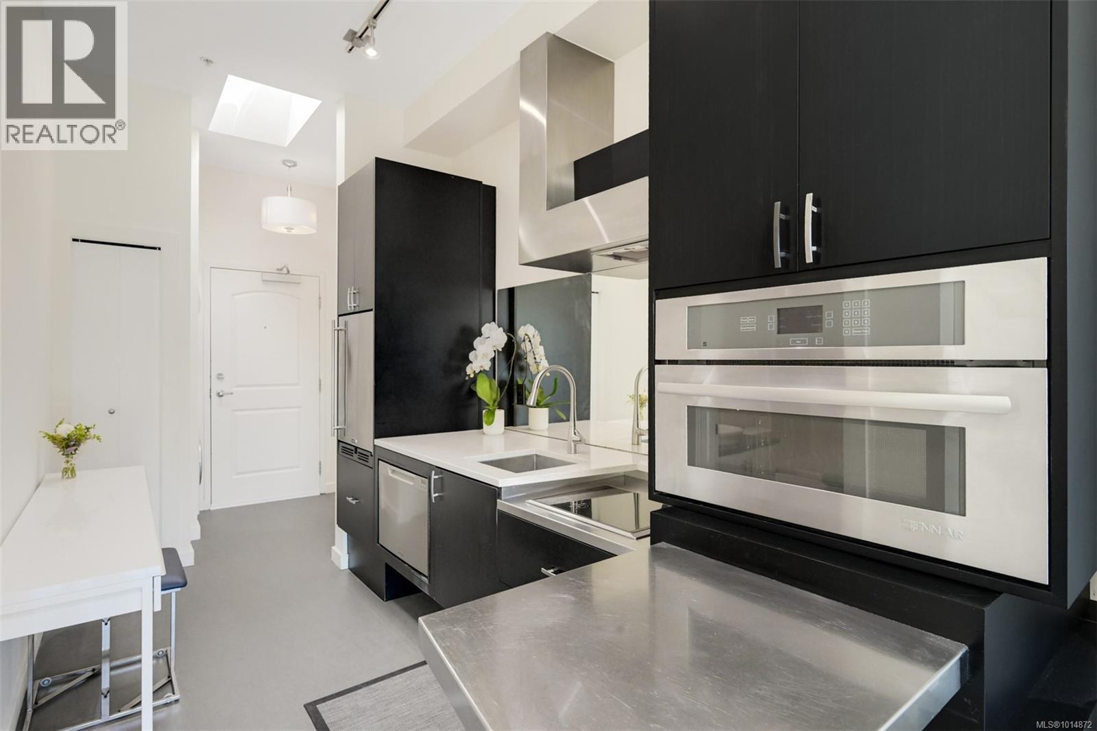 404 1007 Johnson Street, Victoria