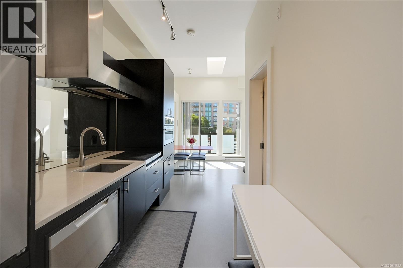 404 1007 Johnson Street, Victoria