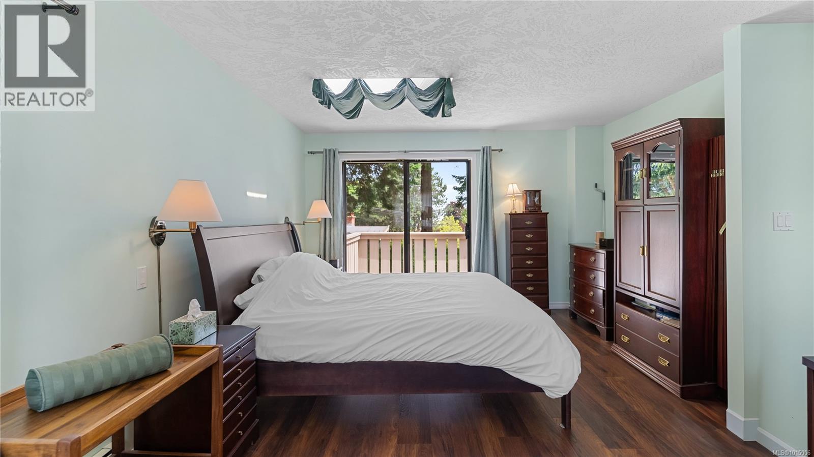 2059 Saltair Pl, Saanich