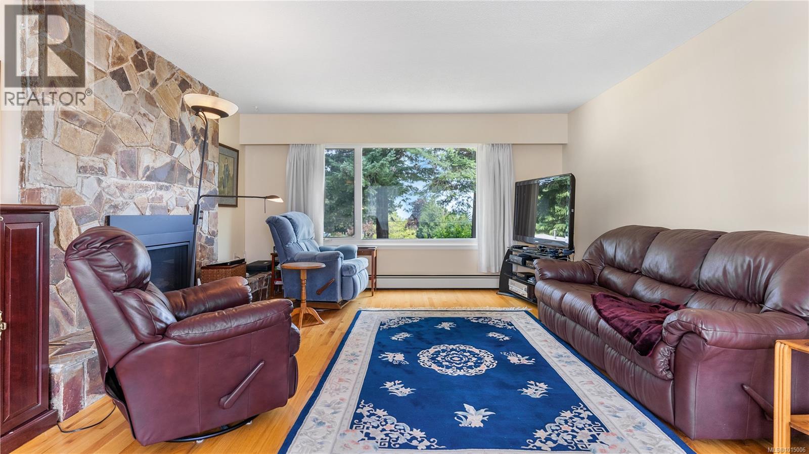 2059 Saltair Pl, Saanich