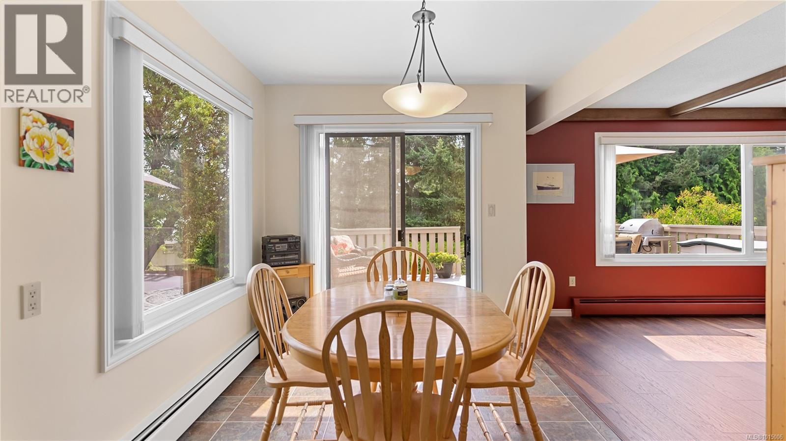 2059 Saltair Pl, Saanich