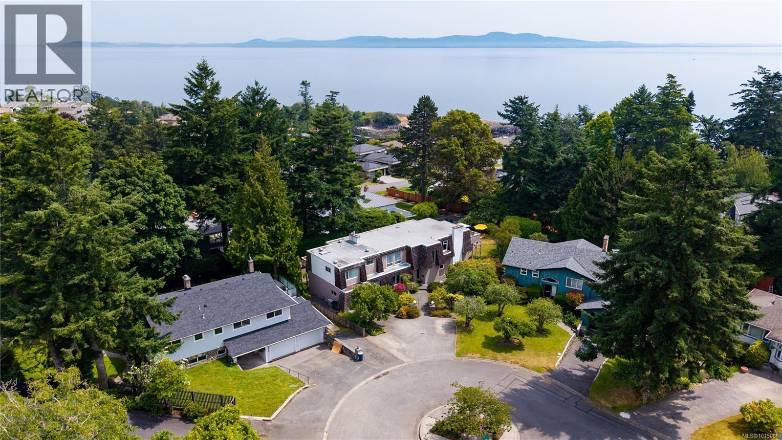 2059 Saltair Pl, Saanich