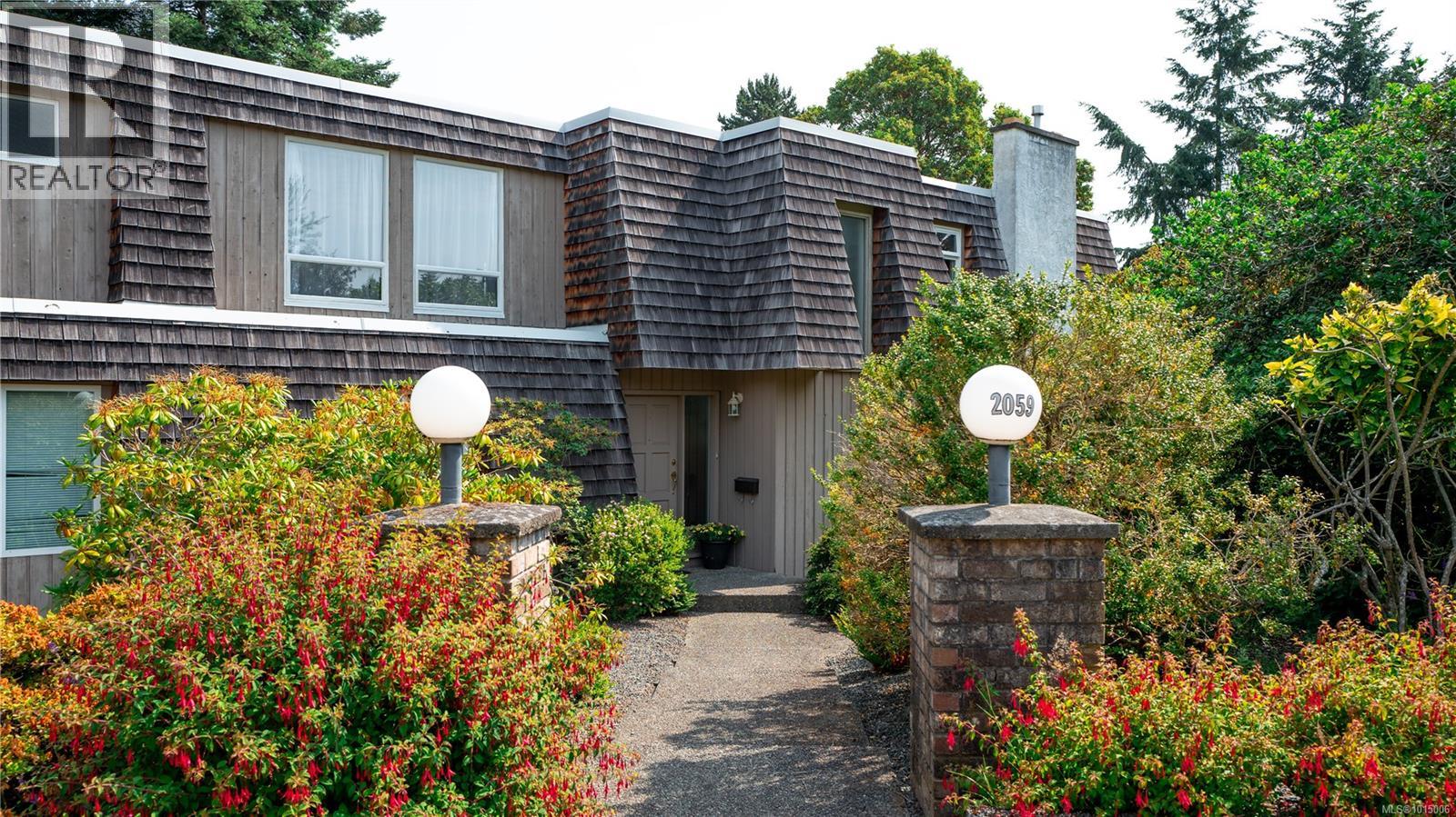2059 Saltair Pl, Saanich