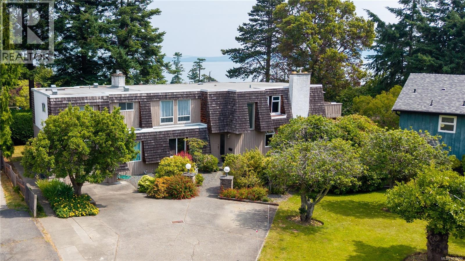 2059 Saltair Pl, Saanich