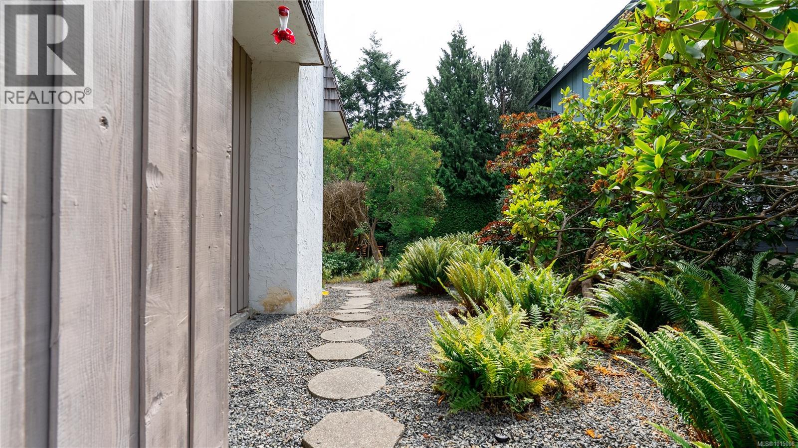 2059 Saltair Pl, Saanich