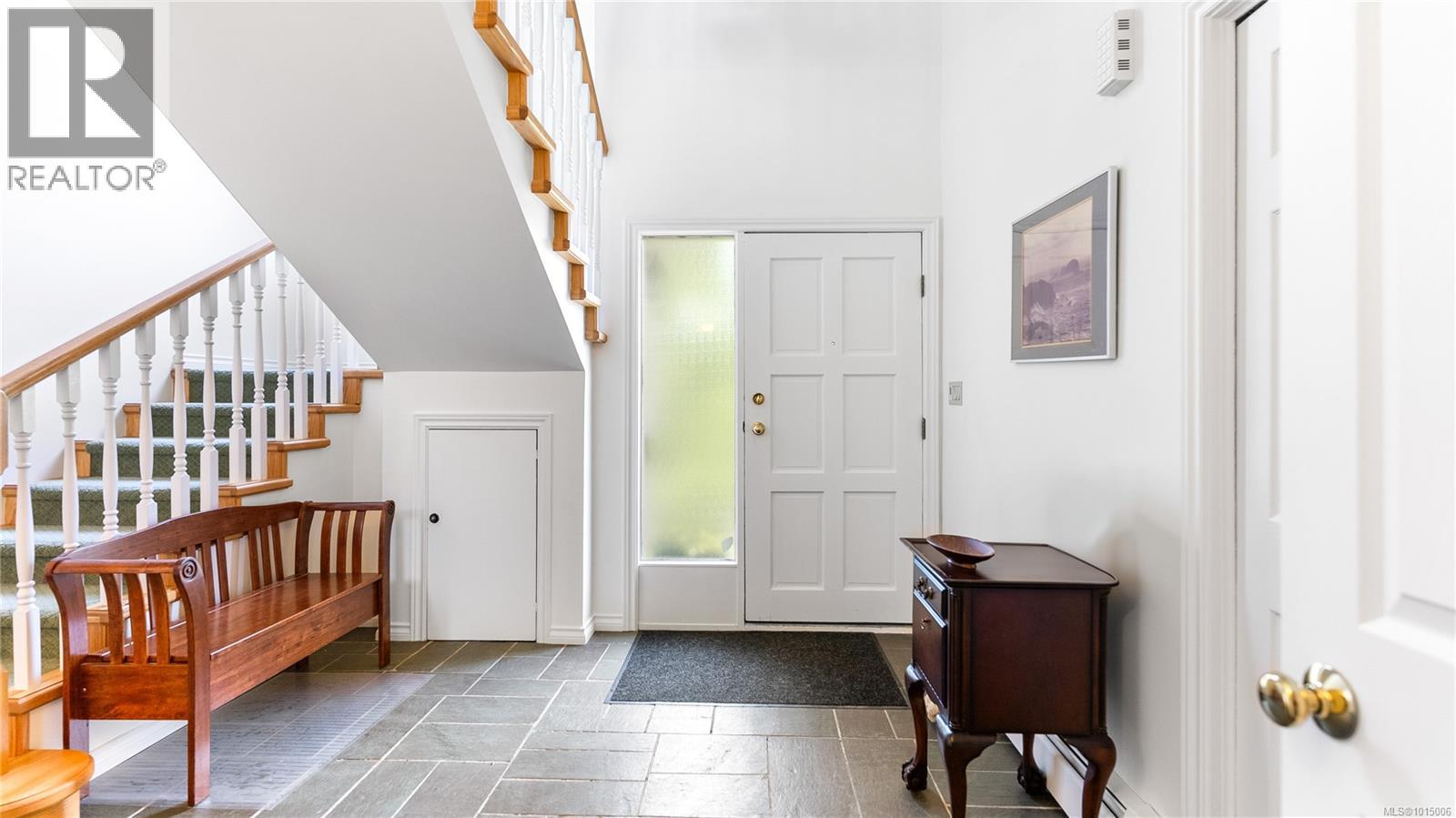 2059 Saltair Pl, Saanich