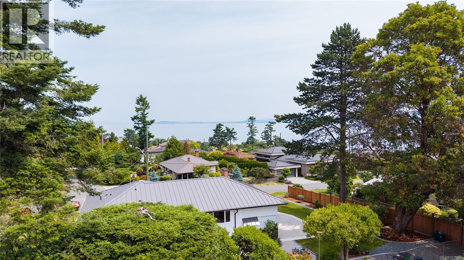 2059 Saltair Pl, Saanich