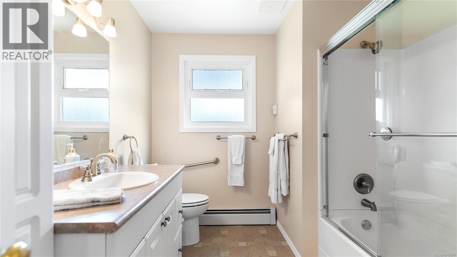 2059 Saltair Pl, Saanich