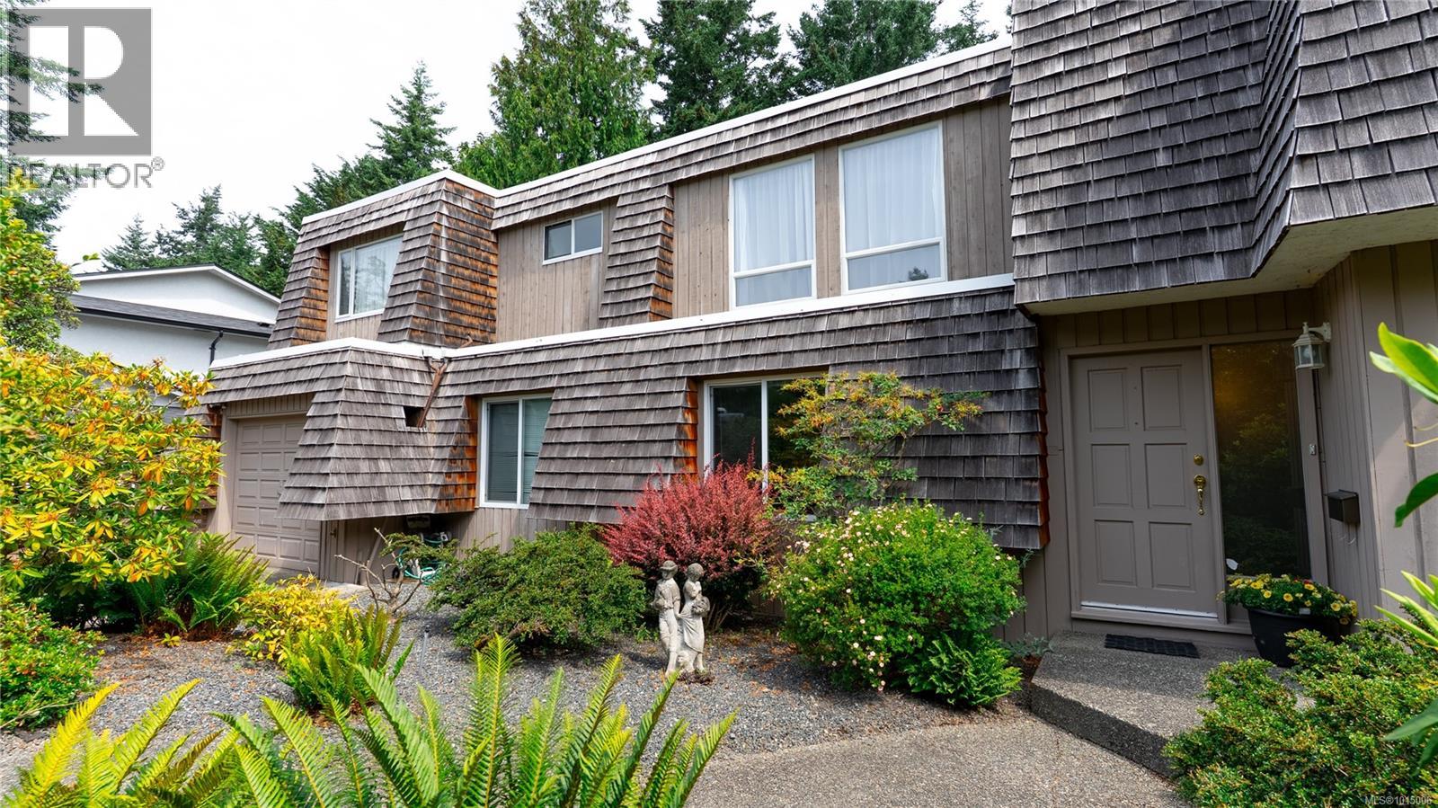 2059 Saltair Pl, Saanich