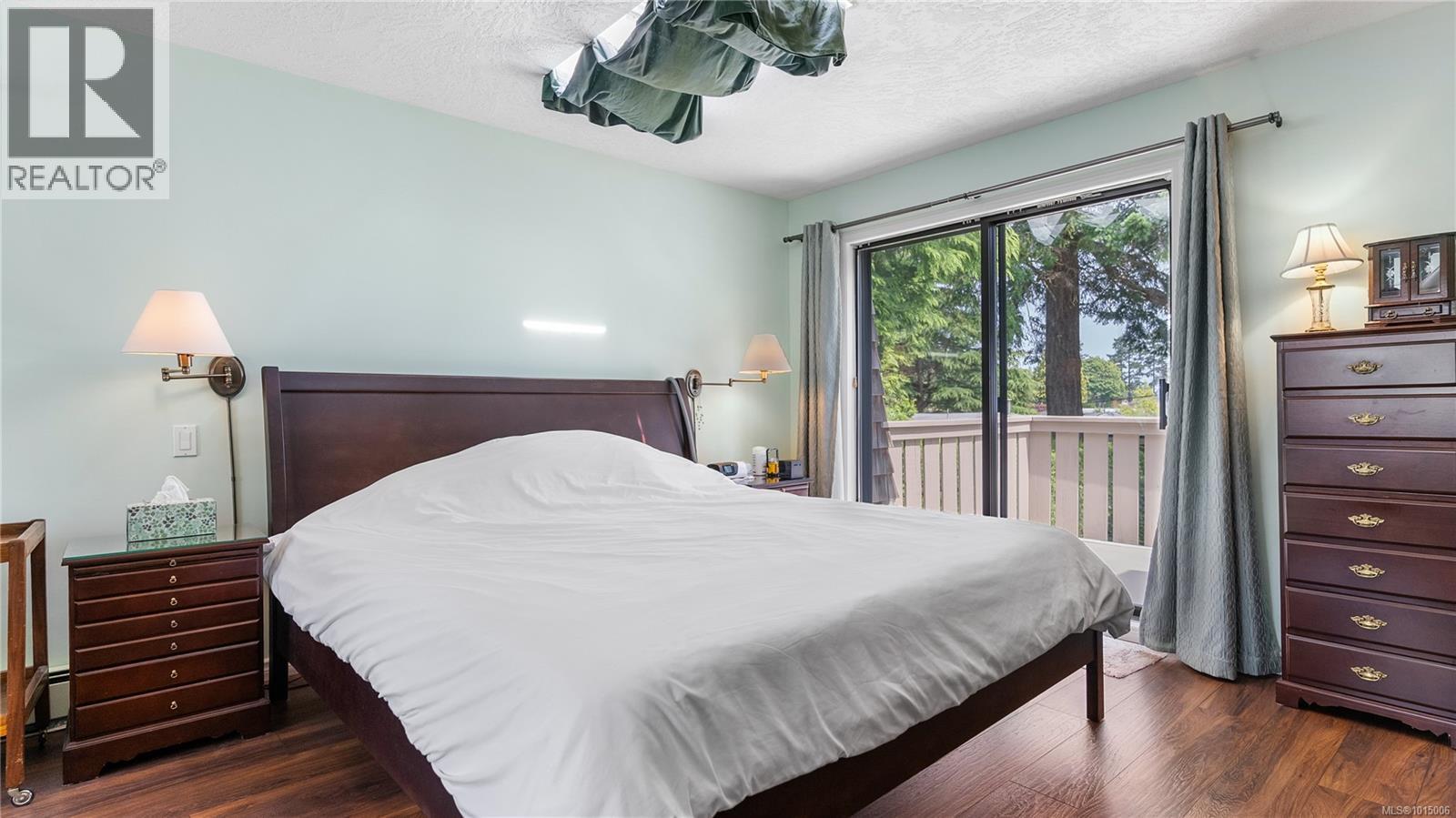 2059 Saltair Pl, Saanich
