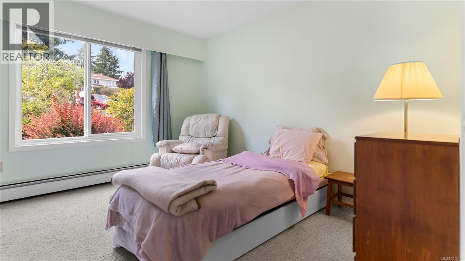2059 Saltair Pl, Saanich