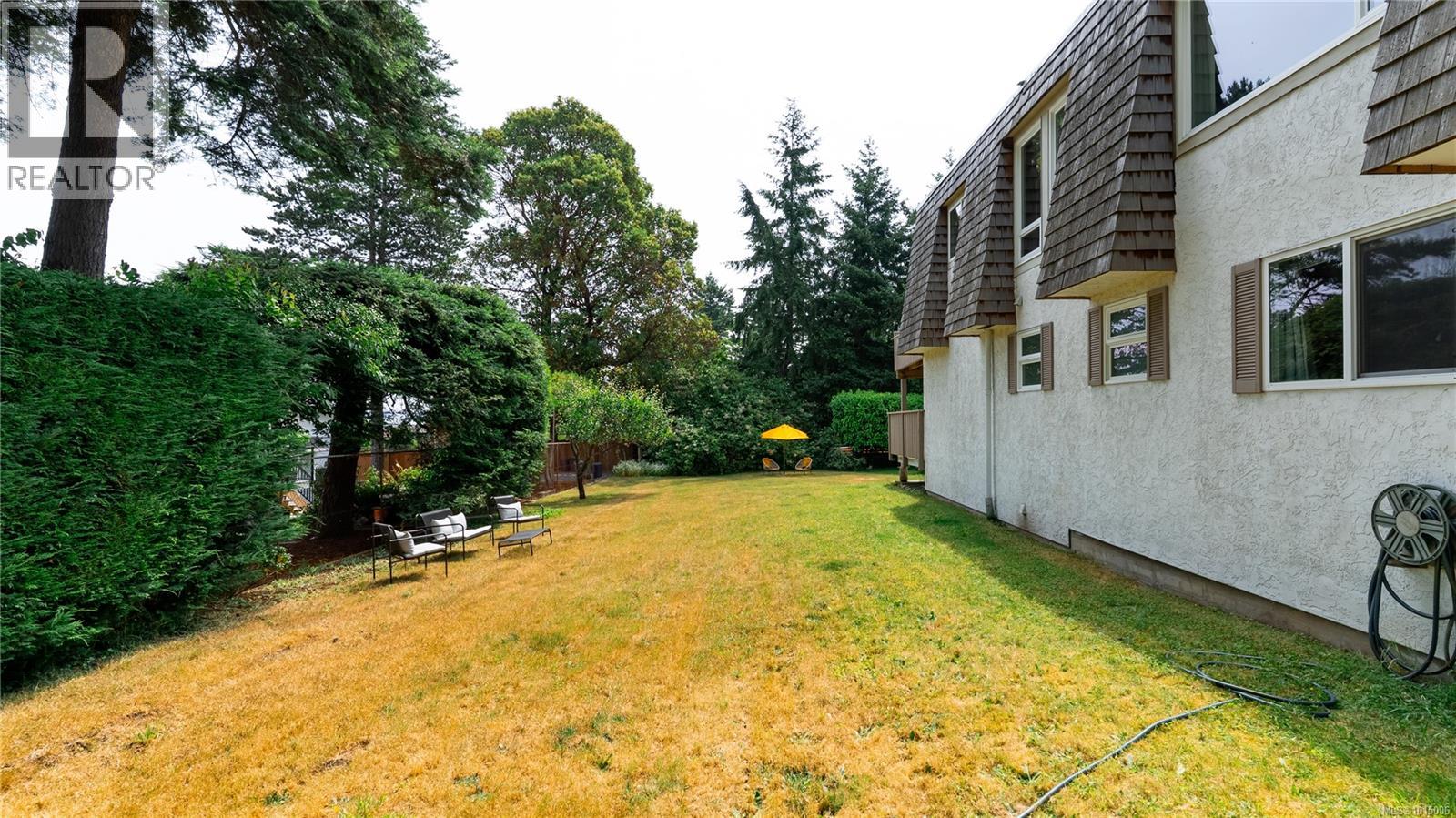 2059 Saltair Pl, Saanich