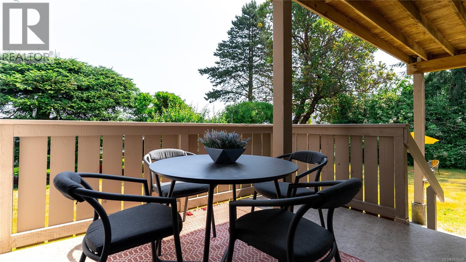 2059 Saltair Pl, Saanich