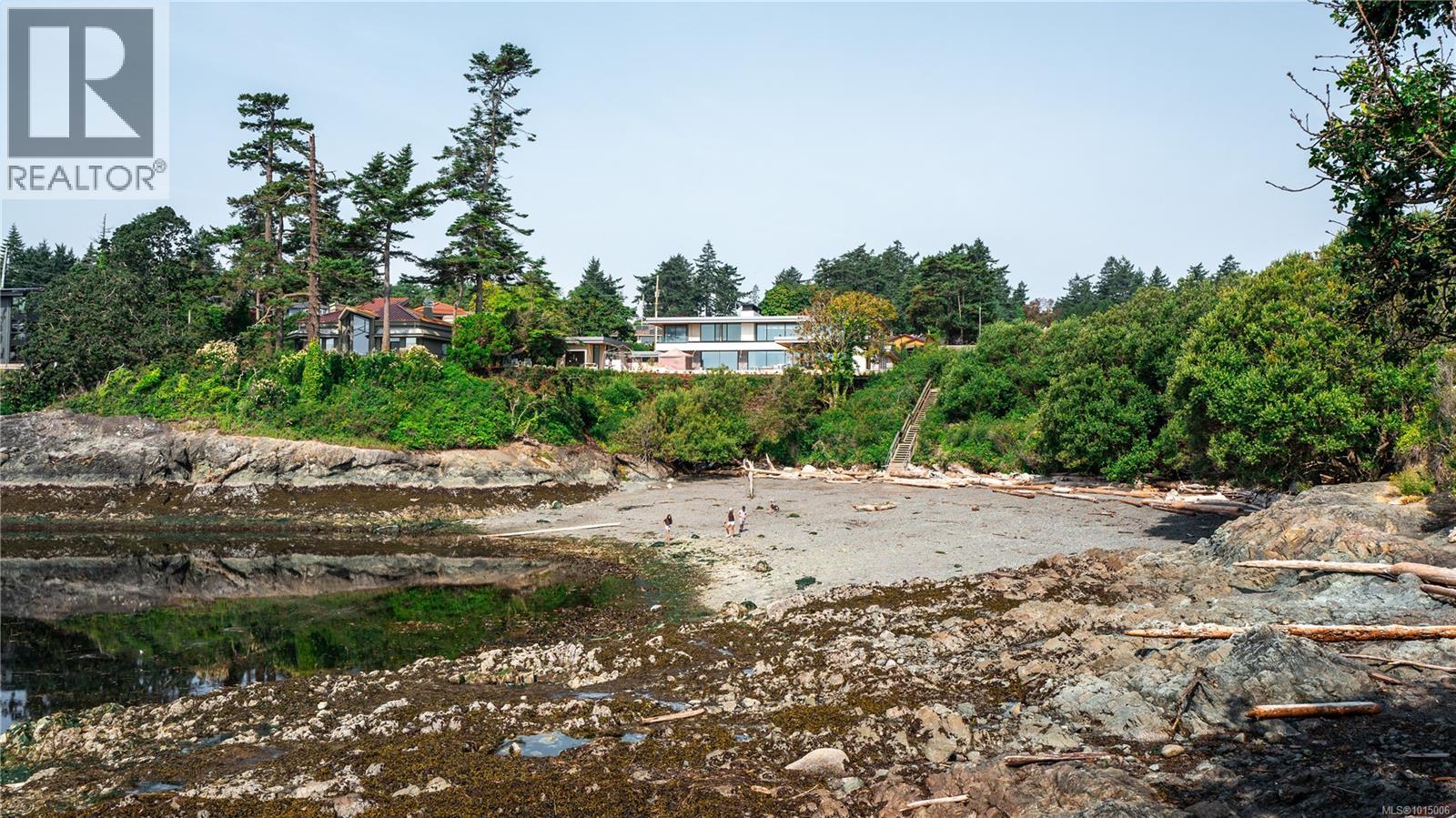 2059 Saltair Pl, Saanich