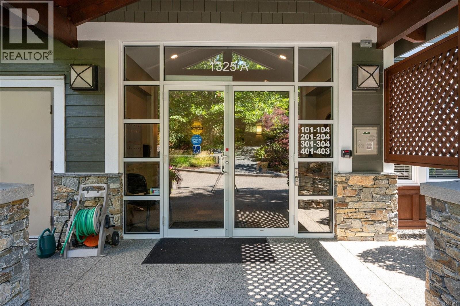 402 1325 Cape Cod Dr, Parksville