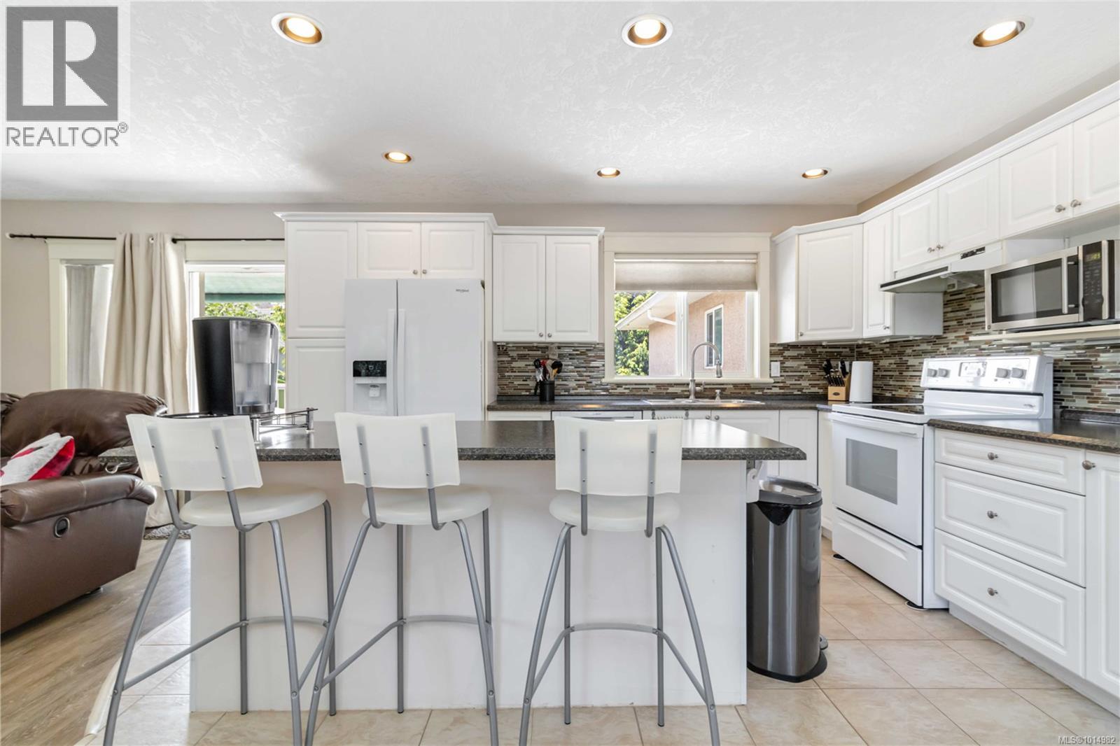  6260 Elaine Way, Central Saanich