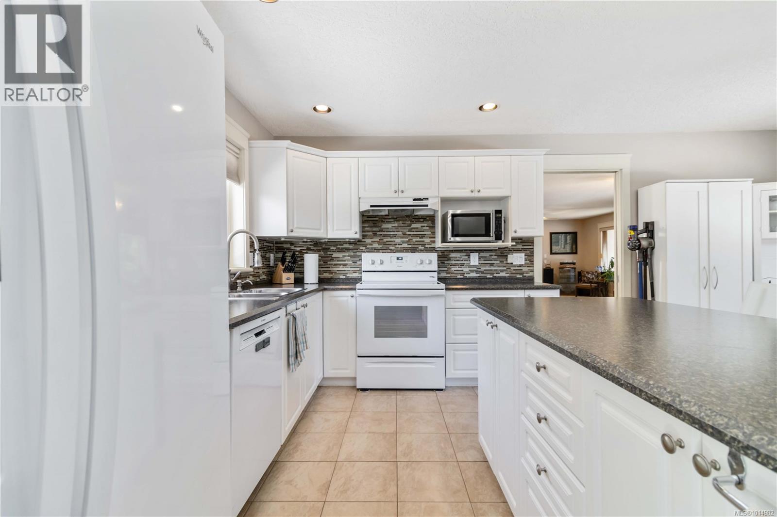  6260 Elaine Way, Central Saanich