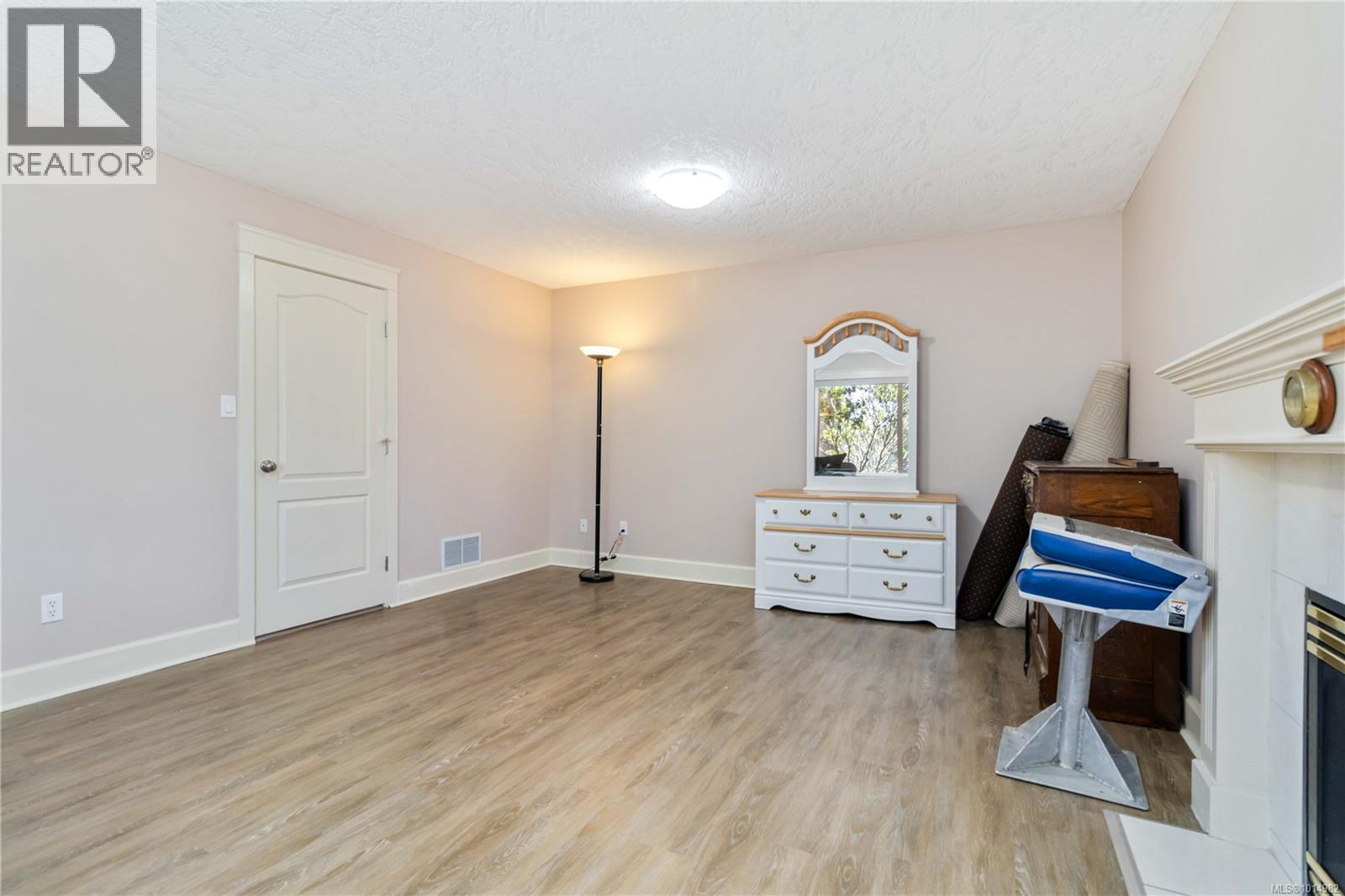  6260 Elaine Way, Central Saanich