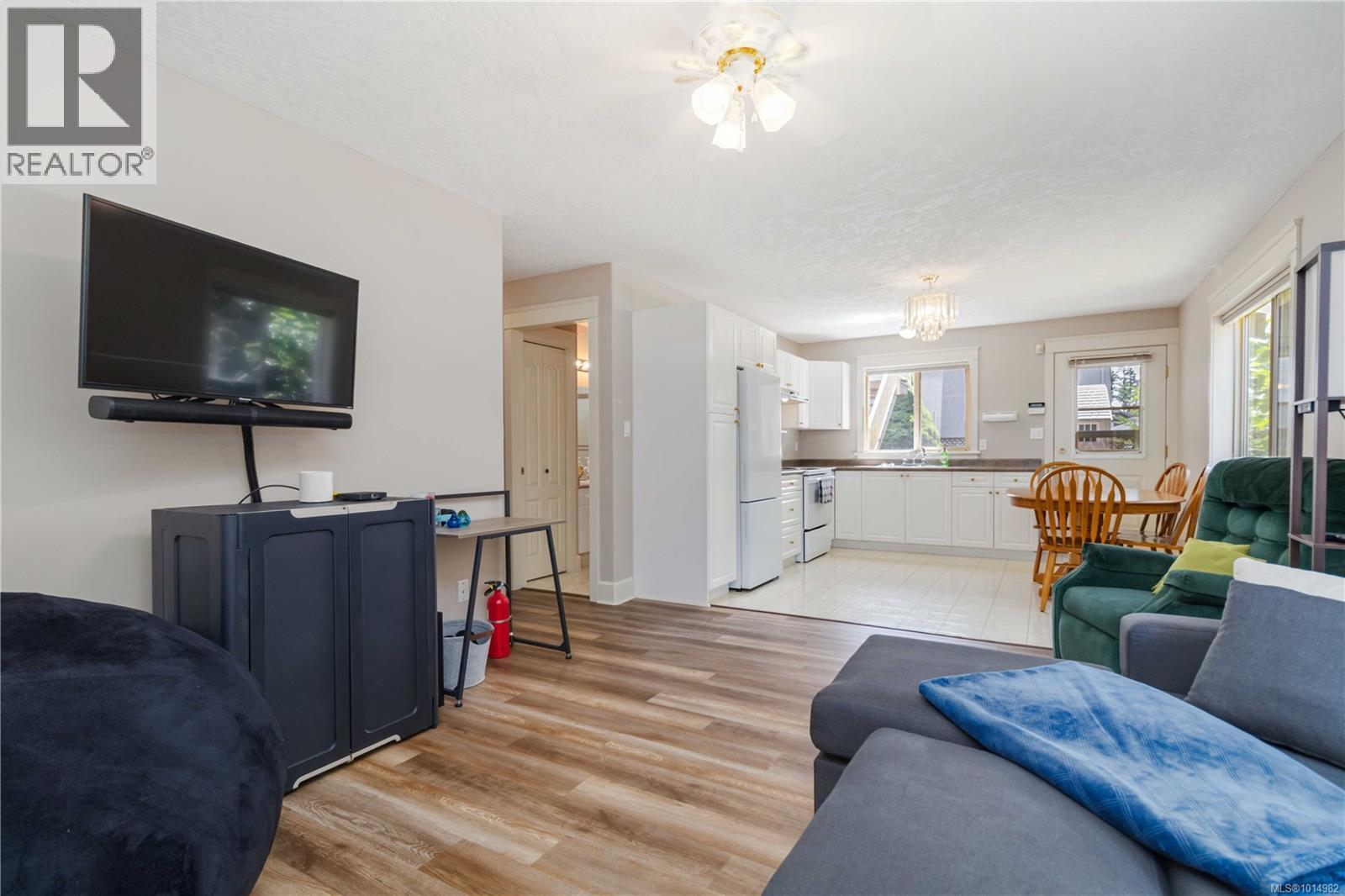  6260 Elaine Way, Central Saanich