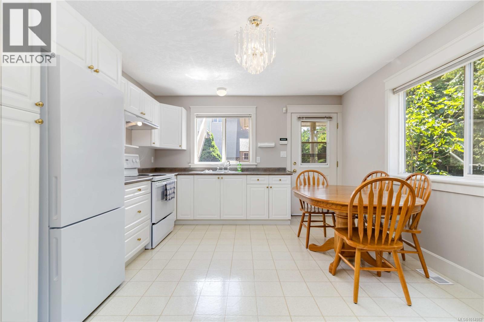  6260 Elaine Way, Central Saanich