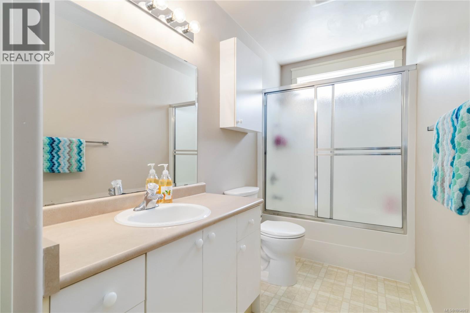  6260 Elaine Way, Central Saanich