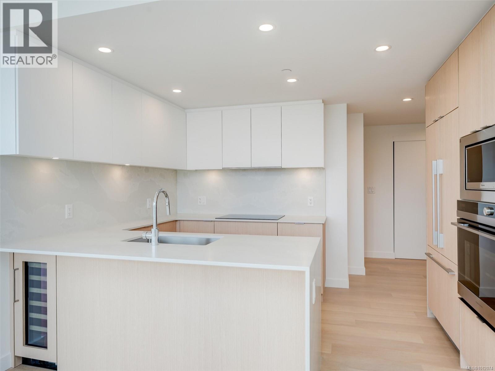 908 1100 Yates Street, Victoria