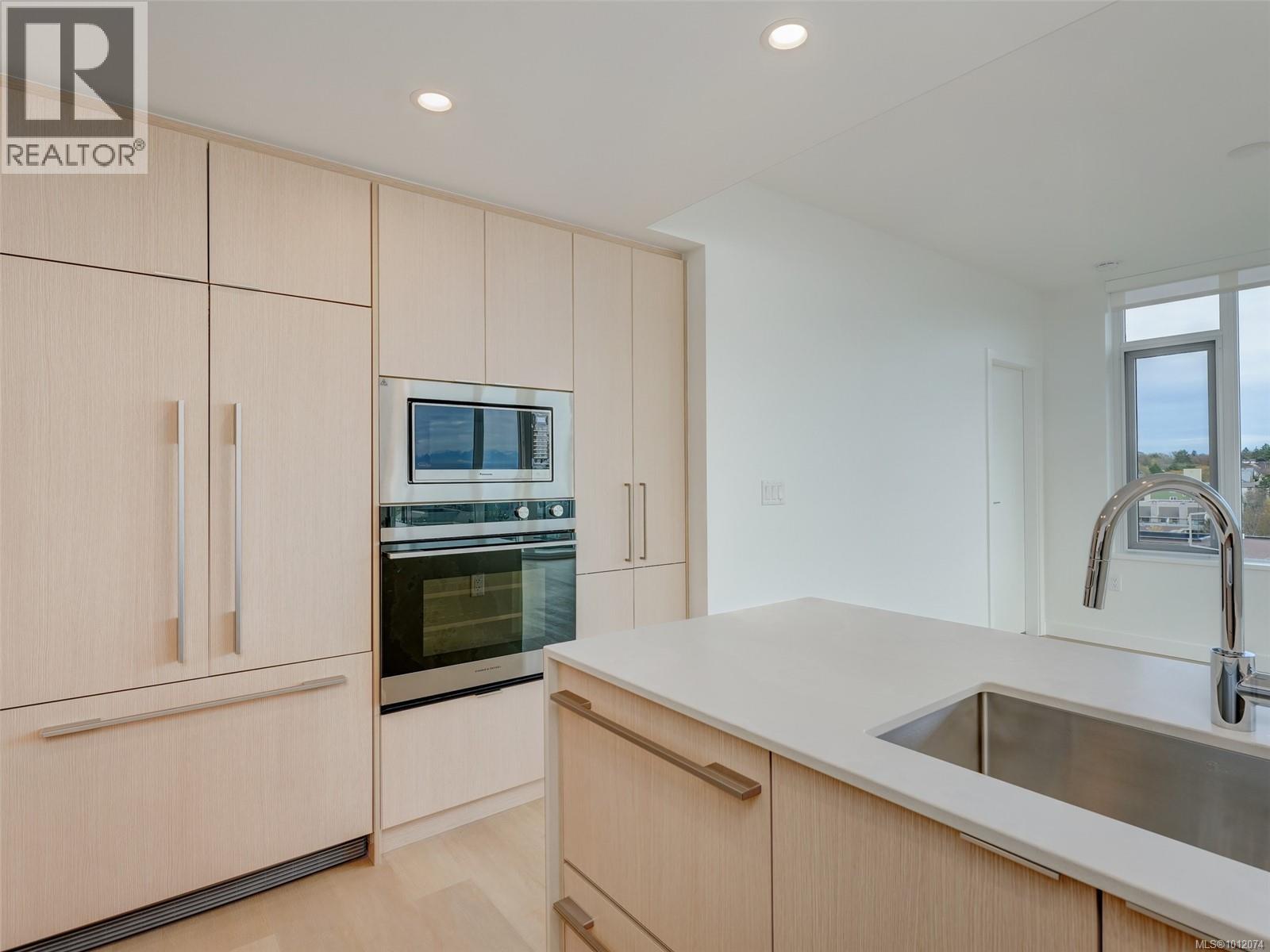 908 1100 Yates Street, Victoria